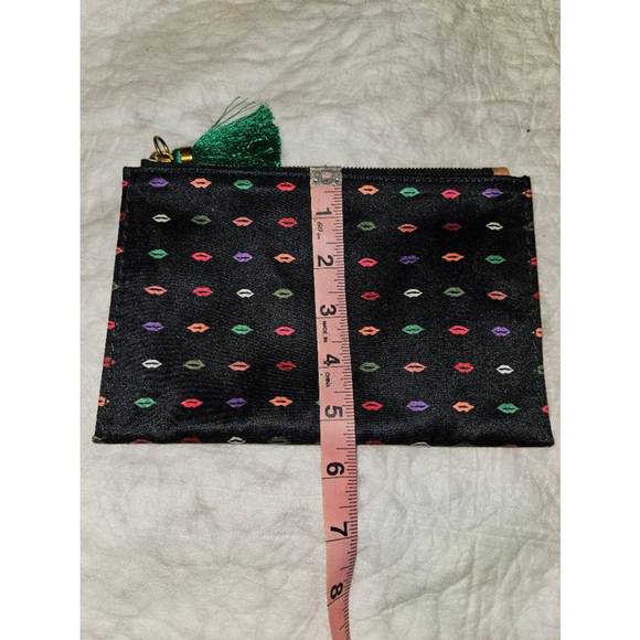 J Crew Make Up Bag Black with Lip Design Pattern & Tassle - Picture 5 of 6